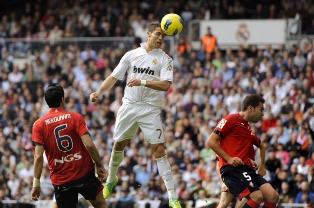 Ronaldo trở thành "siêu nhân" với khả năng bật nhảy của mình