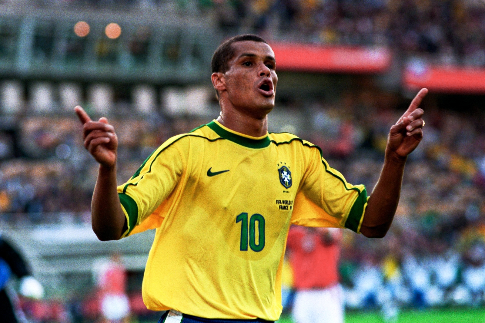 Rivaldo: Nghèo đói tạo nên huyền thoại | ELLE Man Vietnam