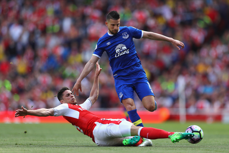 Cách thực hiện kỹ thuật trượt trong bóng đá chi tiết